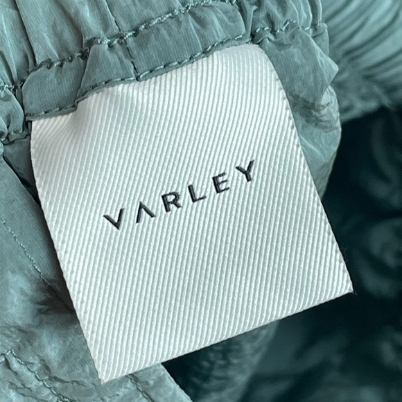 Varley Womens size small Tulair high rise shorts green - Picture 3 of 6